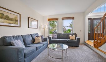 1713 Edgewood Dr, Algonquin, IL 60102
