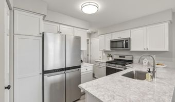 1934 N Charter Point Dr, Arlington Heights, IL 60004