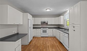 19 Irondale St, Warwick, RI 02886