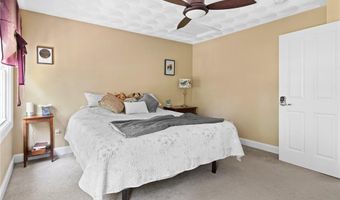 22 Aumond St, Cranston, RI 02905