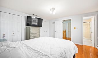 48 Cambridge Dr, Aberdeen, NJ 07747