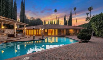 4446 Hayvenhurst Ave, Encino, CA 91436