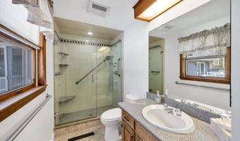 52 Clubhouse Dr, Bourne, MA 02532