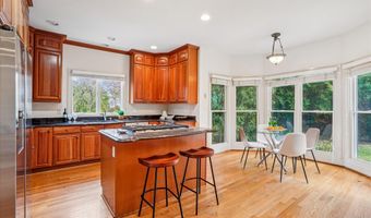 5704 MAIDEN Ln, Bethesda, MD 20817