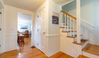 10 Cross Rd, Narragansett, RI 02882