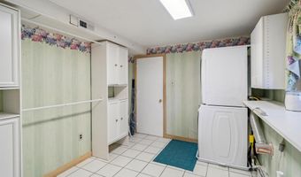 4 E Curran Dr, Absecon, NJ 08201