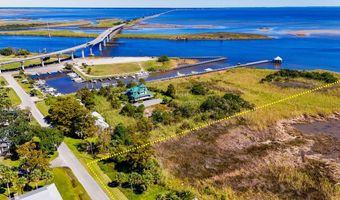 94 Bay Ave, Apalachicola, FL 32320