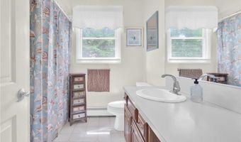 63 Derbyshire Dr, Cranston, RI 02921