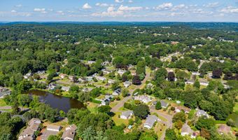 19 Valerie Ln, Danbury, CT 06811