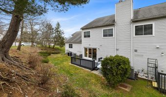 57 Midway Dr 57, Cromwell, CT 06416