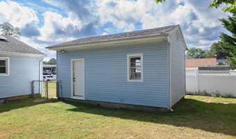 422 Maple Dr, Belford, NJ 07718