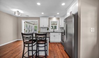 2 Riverview Pl, Cromwell, CT 06416