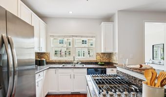 518 WINDING ROSE Dr, Rockville, MD 20850