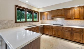 56 Meadowbrook Country Club Est, Ballwin, MO 63011