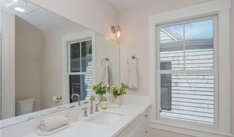 36 Bull St, Newport, RI 02840