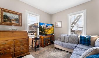 2 Chilton St, Bristol, RI 02809