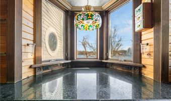 584 Apple Dr, Akron, OH 44319