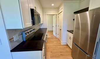 145 6th St, Apalachicola, FL 32320