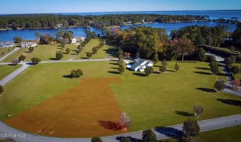 76 Club House Dr, Arapahoe, NC 28510