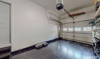 14 Woodcrest Ln 14, Danbury, CT 06810