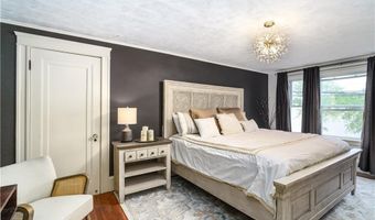 821 Post Rd, Warwick, RI 02888