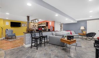 10 Honey Lou Ct, Cranston, RI 02921