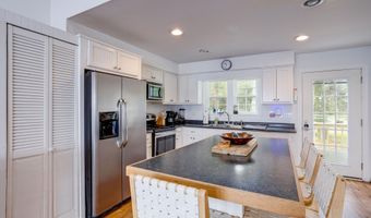 201 Hickory Point Dr, Aurora, NC 27806