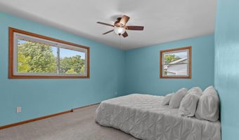 1330 N BRIARCLIFF Dr, Appleton, WI 54915