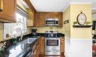 22 Rowe Pl, Bristol, CT 06010