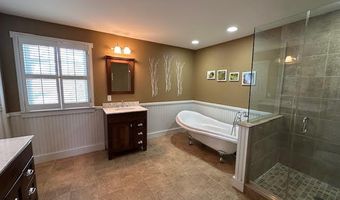 11 Treat St, Belfast, ME 04915