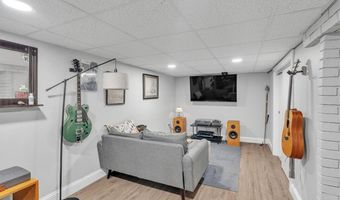 1 Fried Ave, Bristol, RI 02809