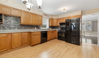 114 Interlochen Dr, Algonac, MI 48001