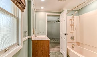 48 Washington Ave, Middletown, NJ 07748