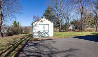4 Nicholas St, Danbury, CT 06810