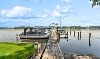 2213 SUNRISE Dr, Appleton, WI 54914