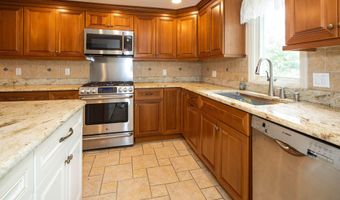 153 12th St, Belford, NJ 07718