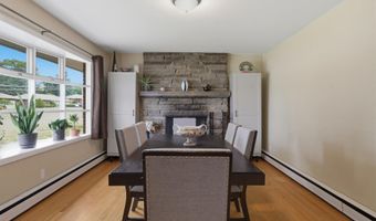 11 James Dr, Albany, NY 12211