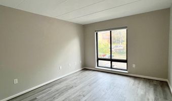 118 ROBERTS Ln 300, Alexandria, VA 22314