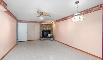 718 Sandy Summit Dr, Ballwin, MO 63021