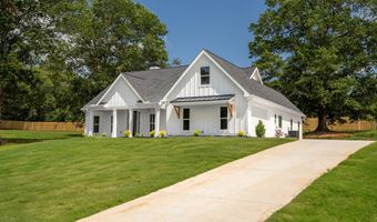 135 Oak Ter, Baldwin, GA 30511