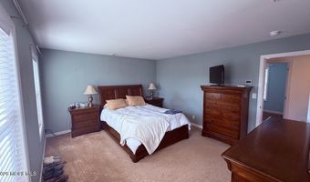 6 Spring St, Beachwood, NJ 08722