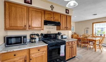 27 Carver St, Bayville, NJ 08721