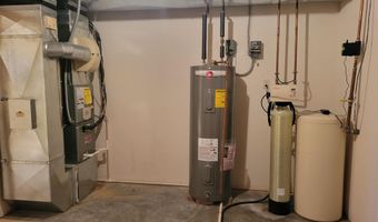 611 Spring View Cir, Beatrice, NE 68310