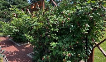 E7009 Jackson Rd, Algoma, WI 54201