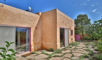 11 Mesa Sea Rd, Arroyo Hondo, NM 87513