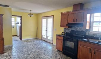 37 Faison St, Baxley, GA 31513