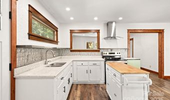 15 Deaver Dr, Asheville, NC 28806