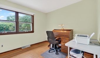 114 W SAVANNAH Dr, Bear, DE 19701
