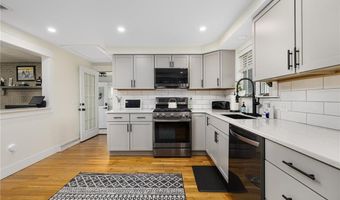 12 Hidden Valley Ln, Lincoln, RI 02865