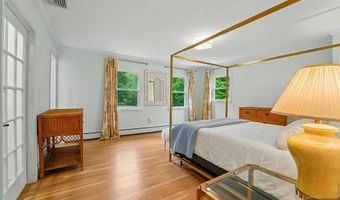 26 Bradrick Ln, Allendale, NJ 07401
